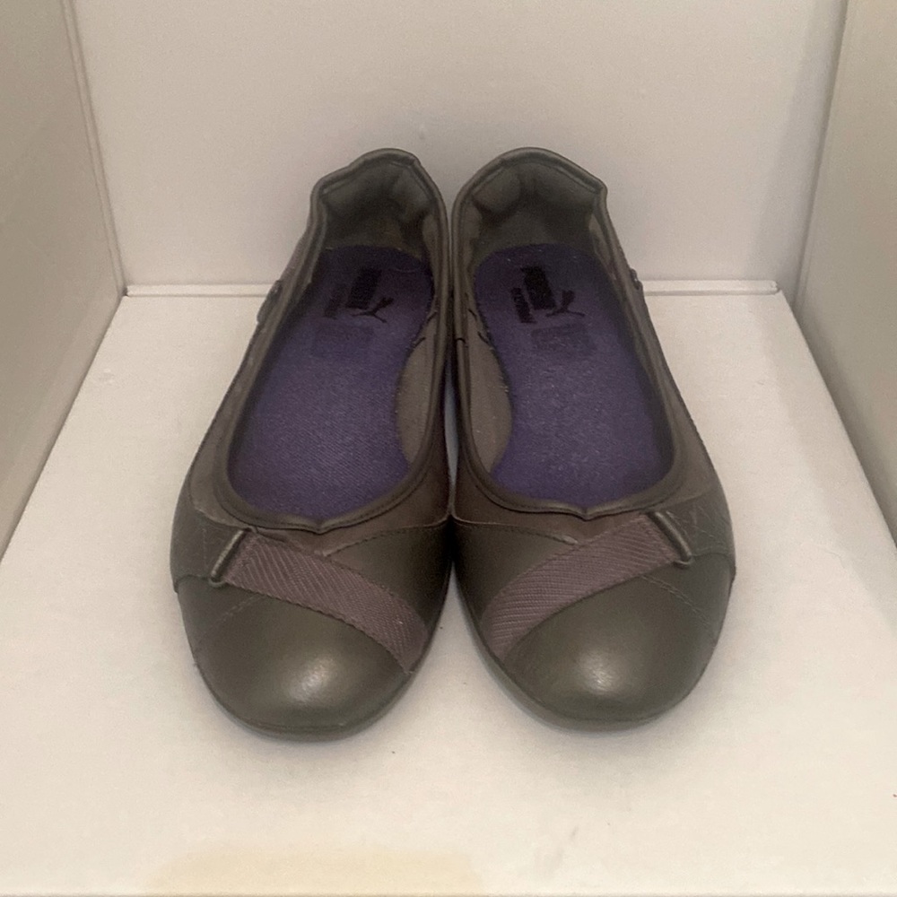 Puma Size 10 Grey Tone Leather Flats